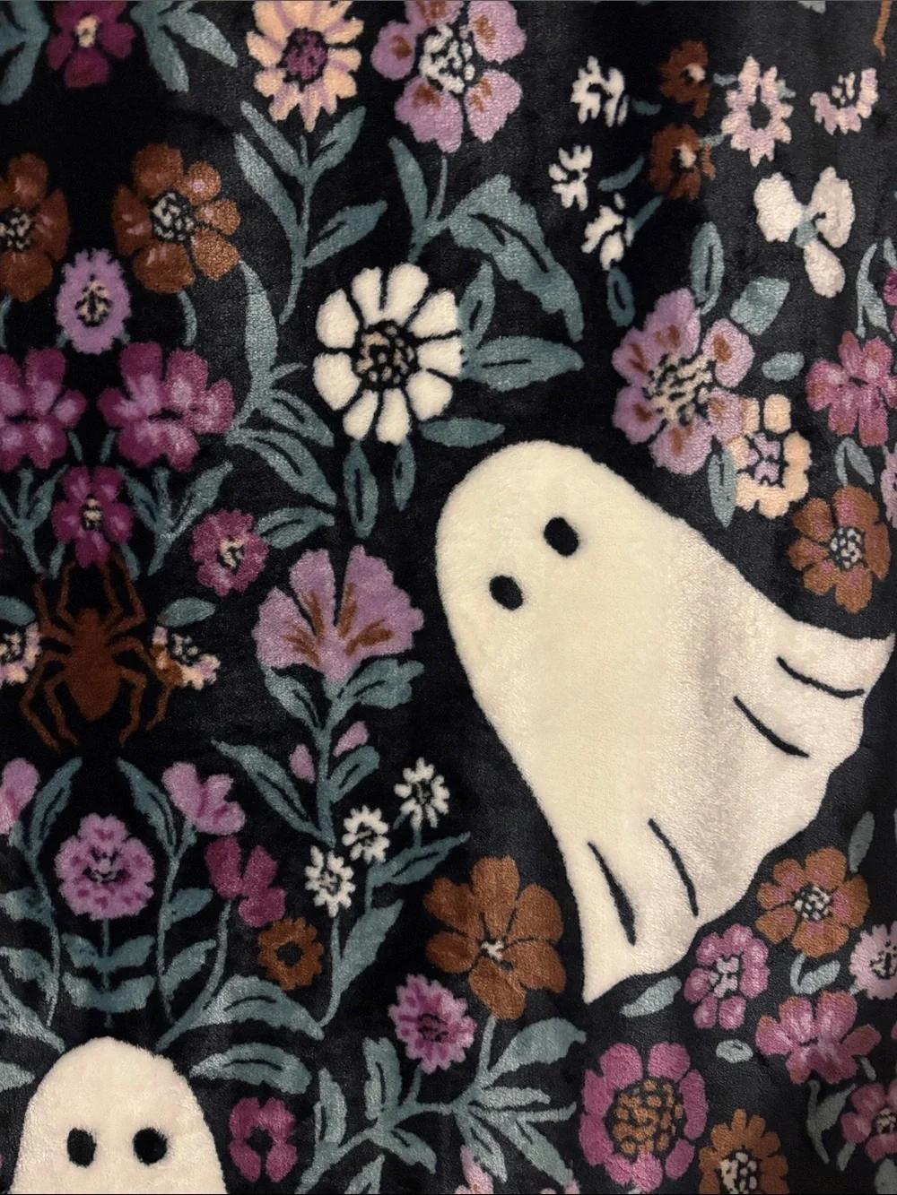 Viral Envougue Ghost Floral blanket Black background so soft new release